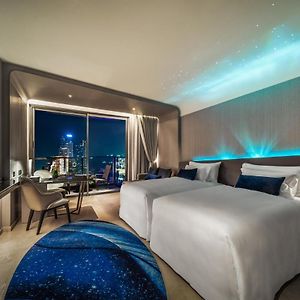 Space Premium Twin Room
